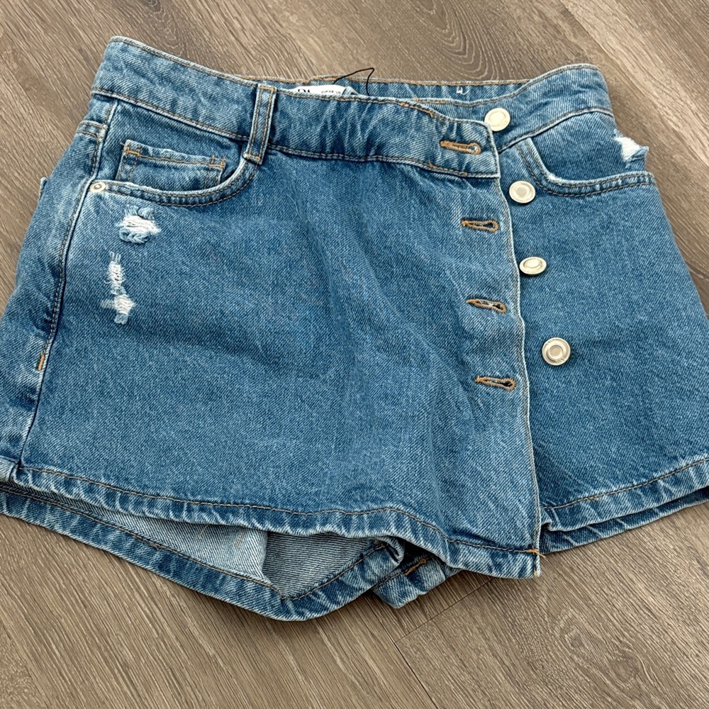 Zara Stylish Blue Denim Button-Up Shorts
